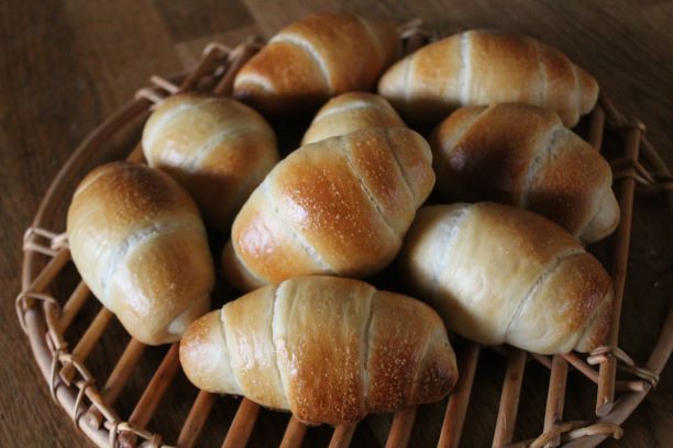 加糖中種法でふんわり ロールパン のレシピ 作り方 小麦 自家製酵母で作るおうちパンレシピ